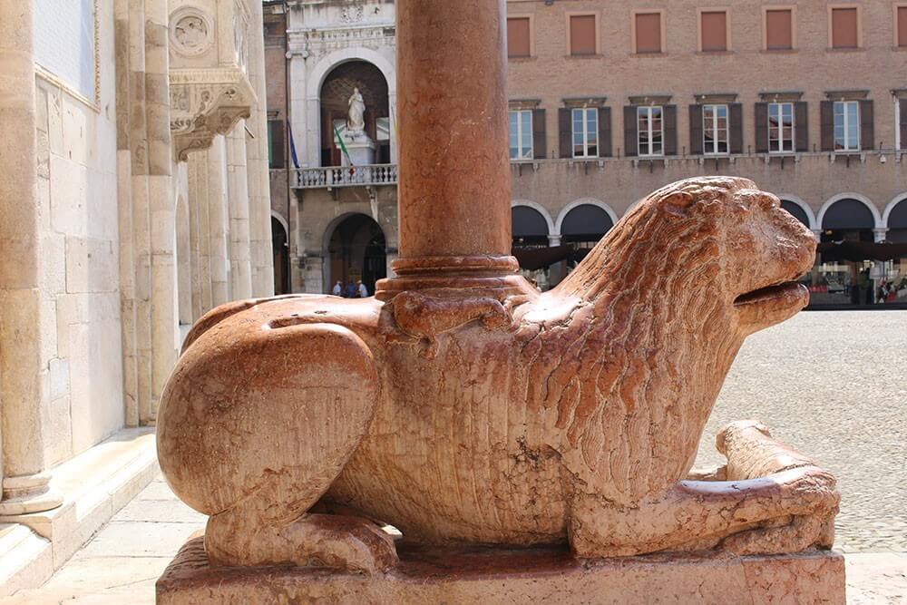 Lion Porta Regia Duomo di Modena